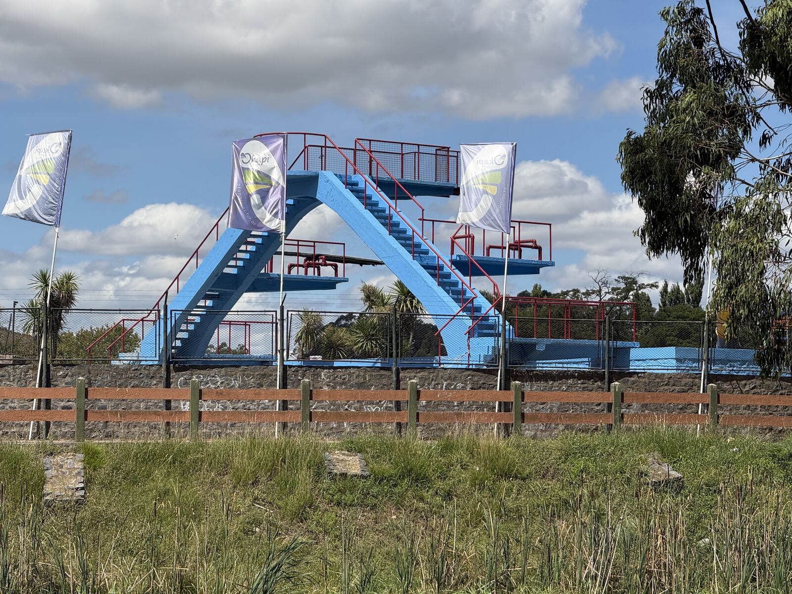 Balneario del Sol Tandil: piscinas junto al Lago del Fuerte para los días de calor